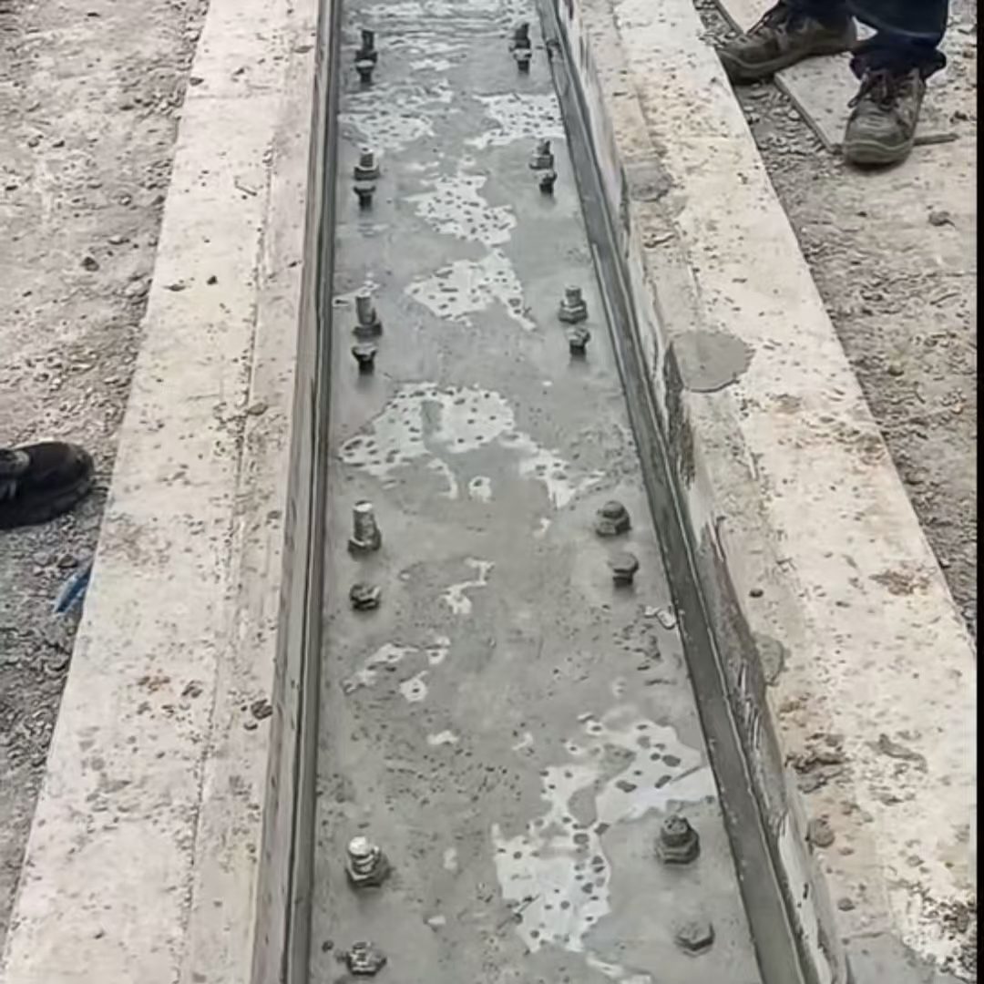 南澳港口码头起重机龙门吊重型机械设备稳固用早强快凝轨道胶泥